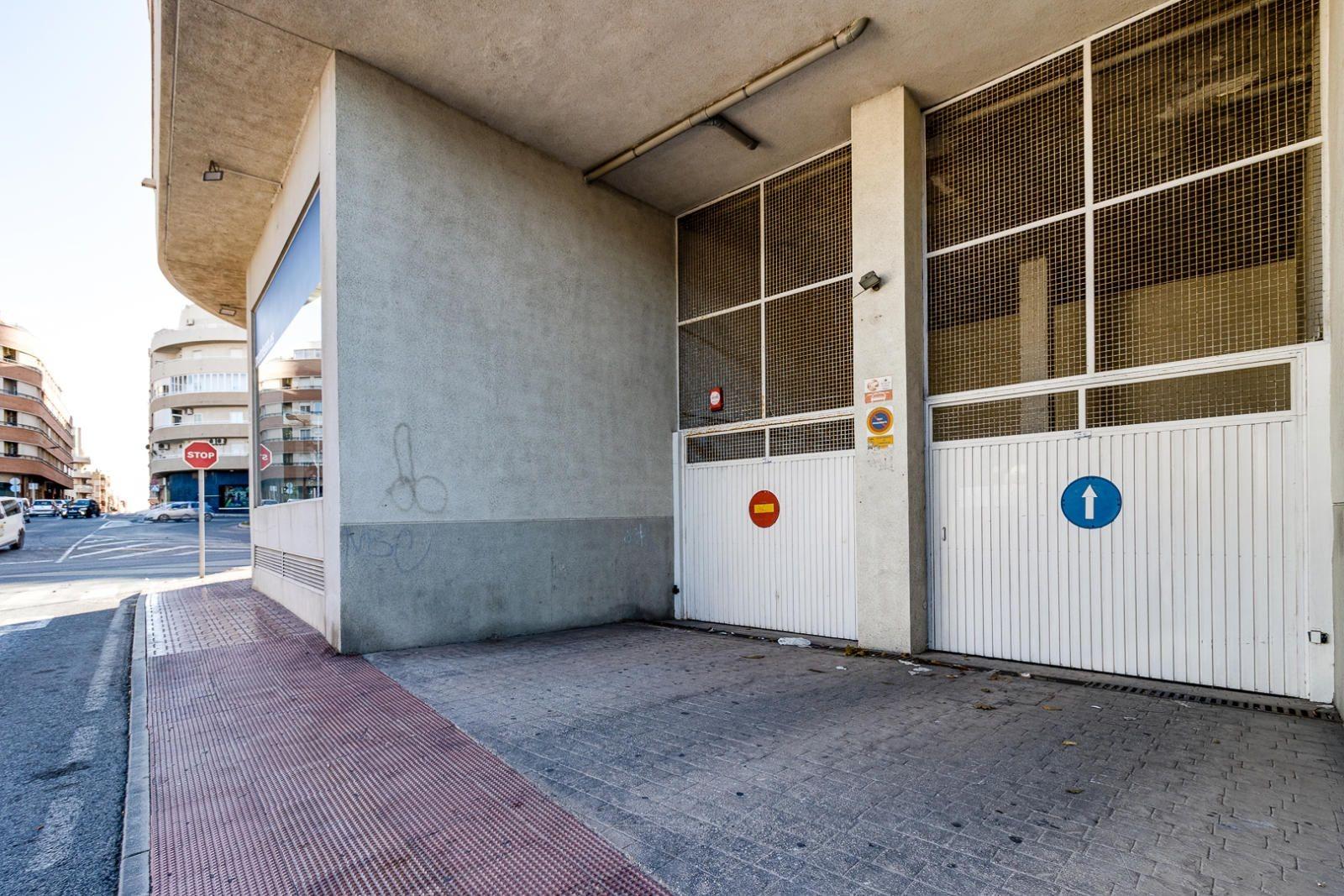 For sale - 2 Bedroom 1 Bathroom Apartment in Torrevieja - Centro  - Alicante