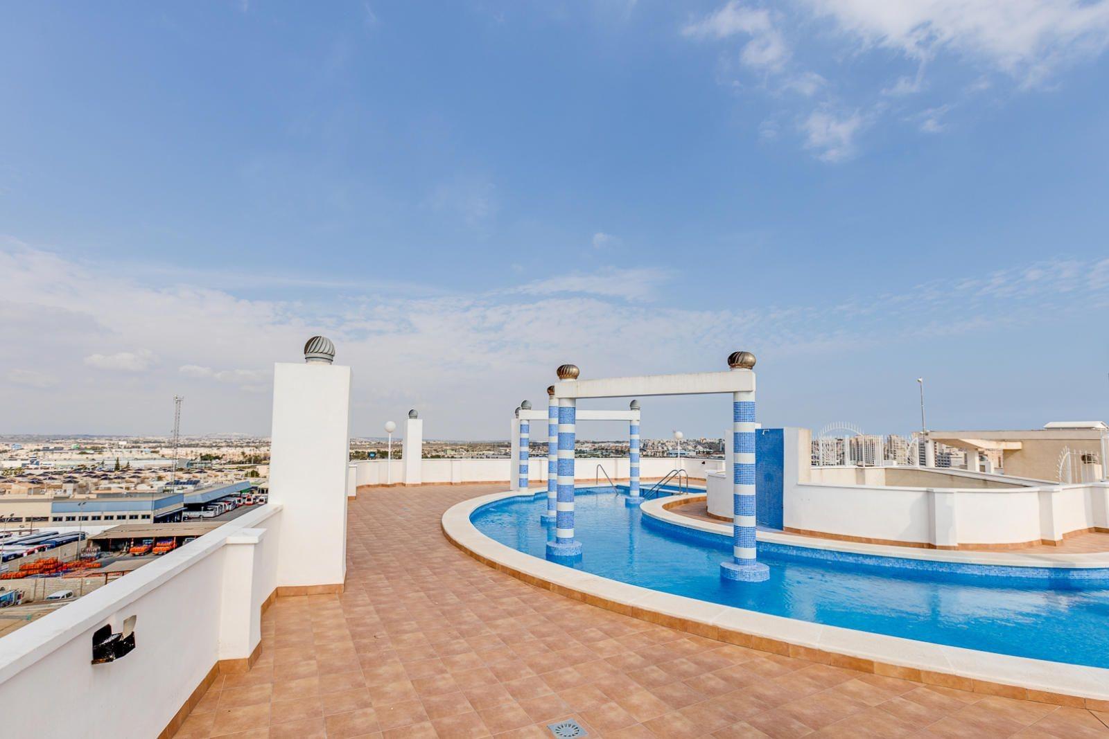 For sale - 2 Bedroom 1 Bathroom Apartment in Torrevieja - Centro  - Alicante