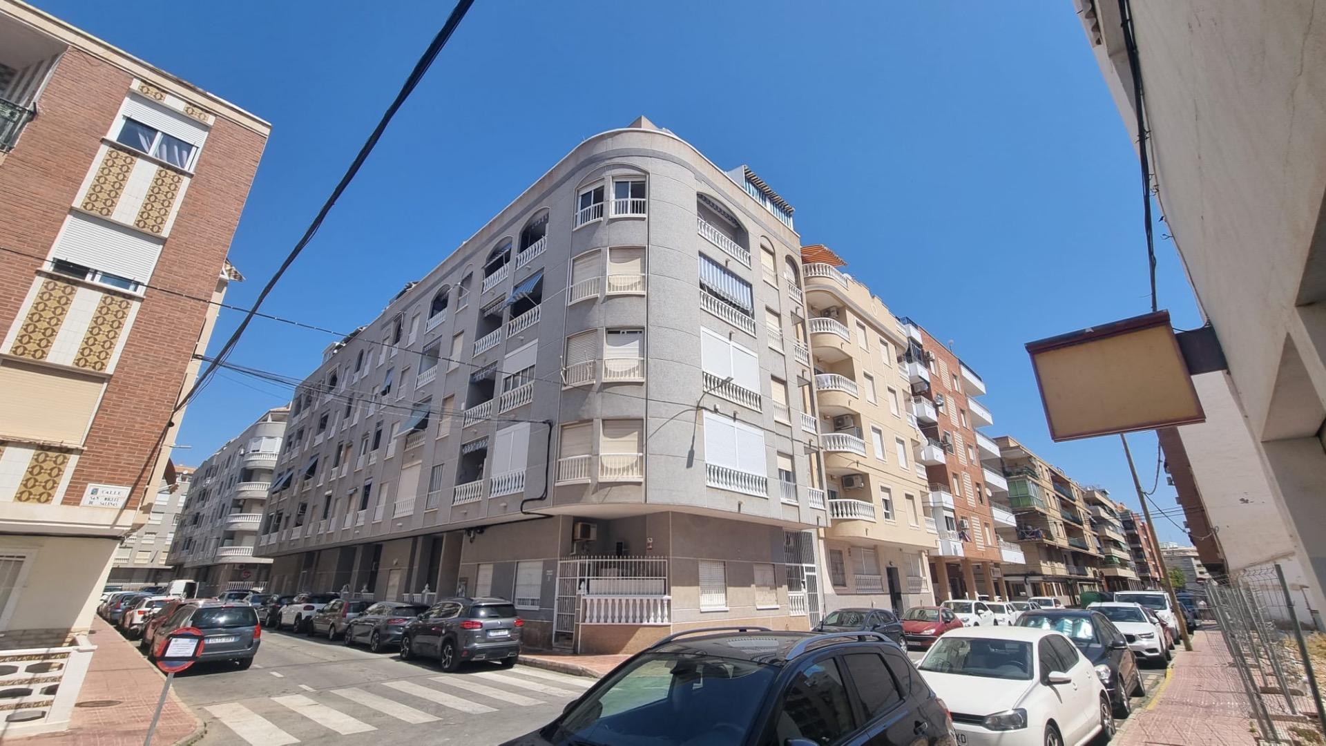 For sale - 2 Bedroom 1 Bathroom Apartment in Torrevieja - Acequion  - Alicante