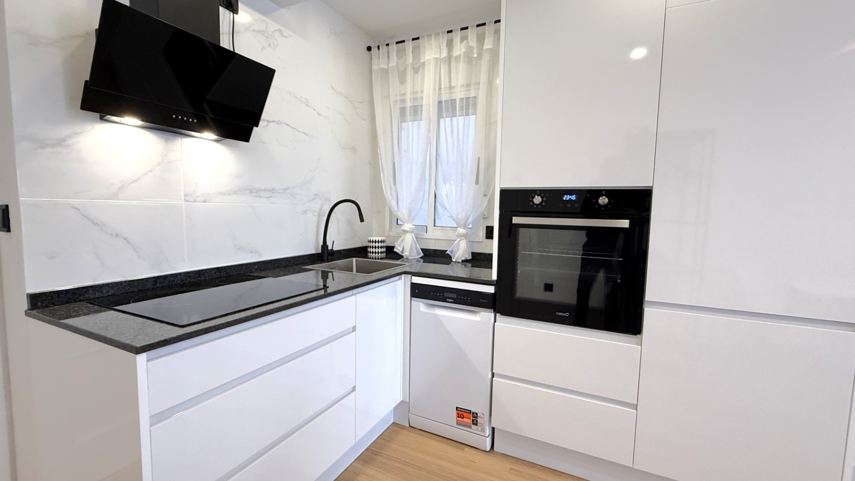 For sale - 2 Bedroom 1 Bathroom Apartment in Torrevieja - Costa Blanca  - Alicante