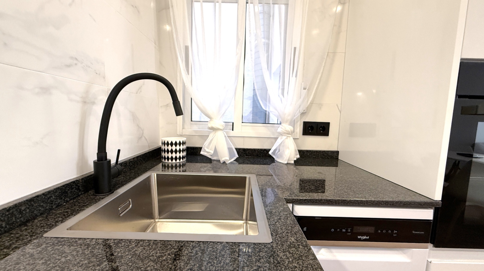 For sale - 2 Bedroom 1 Bathroom Apartment in Torrevieja - Costa Blanca  - Alicante