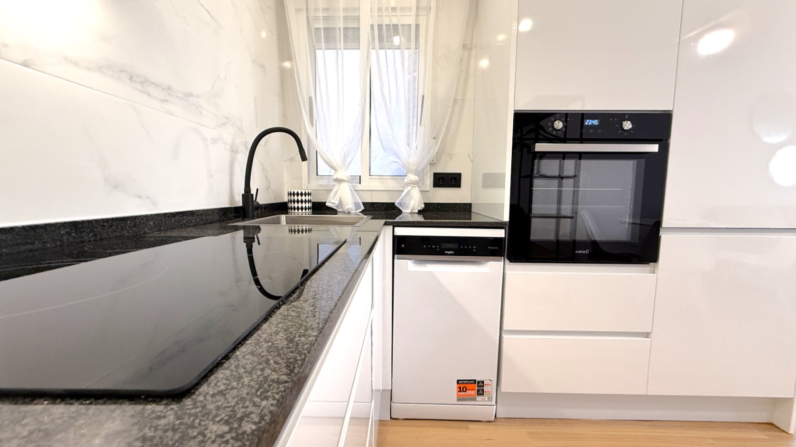For sale - 2 Bedroom 1 Bathroom Apartment in Torrevieja - Costa Blanca  - Alicante