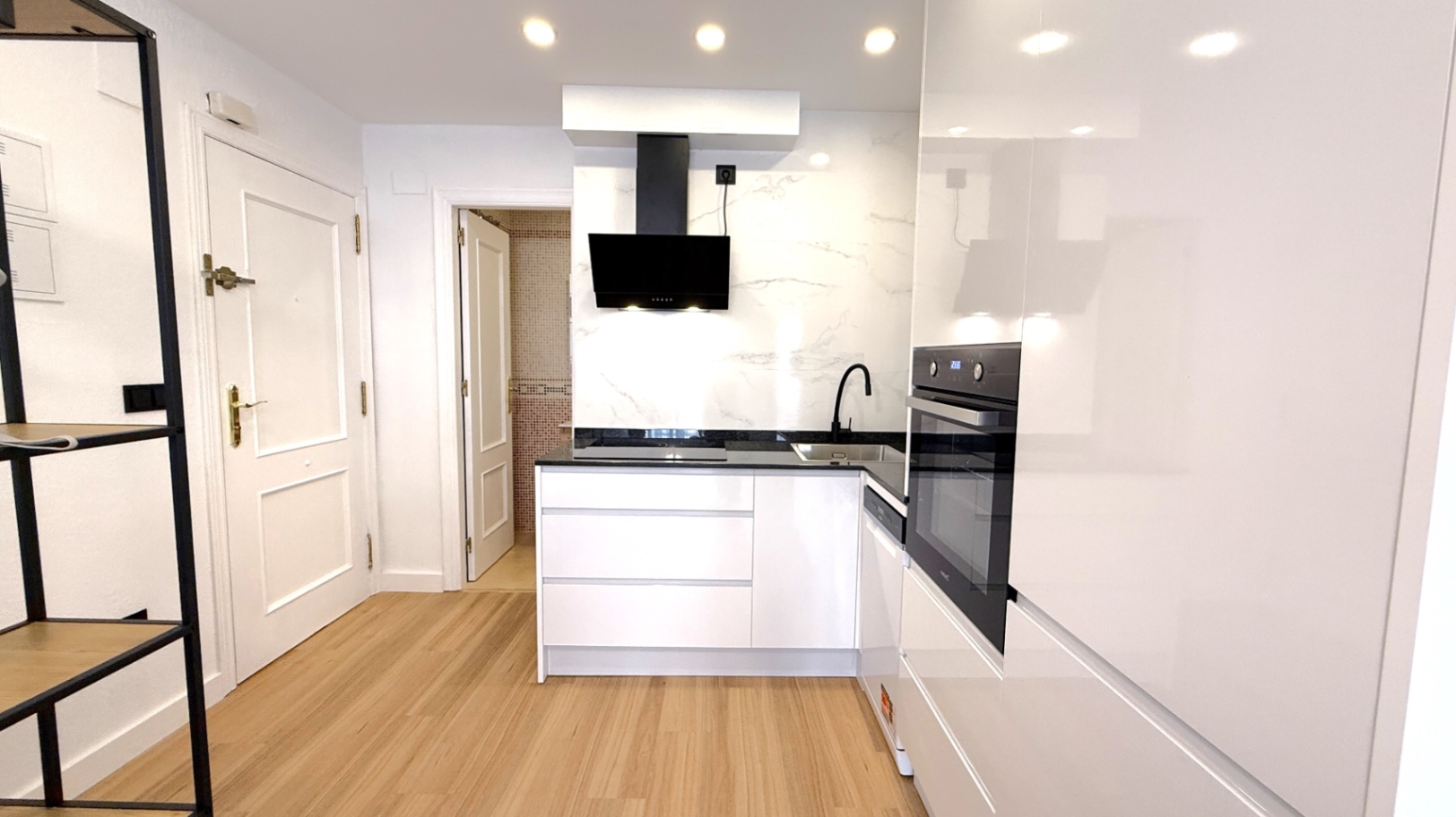 For sale - 2 Bedroom 1 Bathroom Apartment in Torrevieja - Costa Blanca  - Alicante