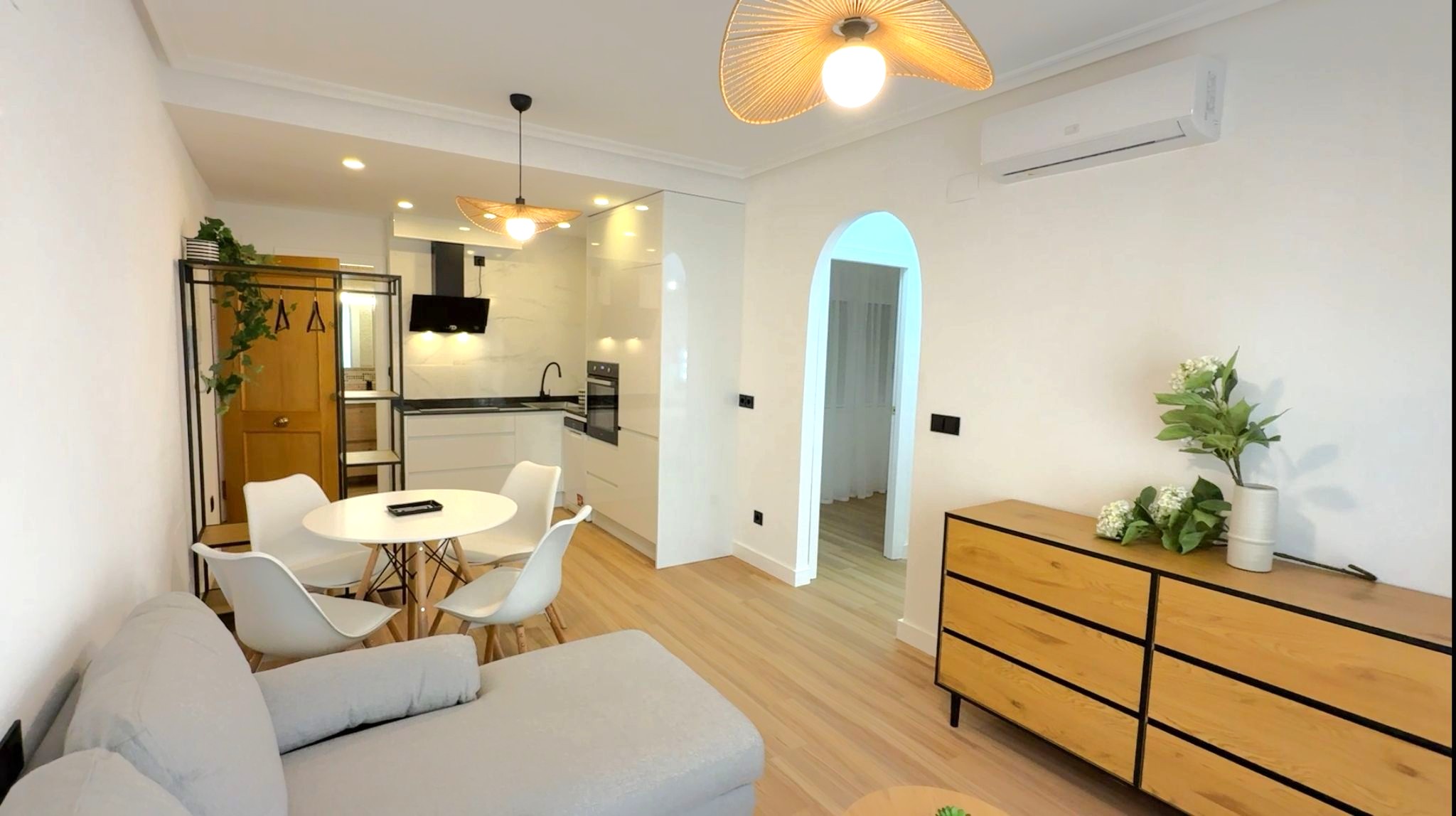 For sale - 2 Bedroom 1 Bathroom Apartment in Torrevieja - Costa Blanca  - Alicante