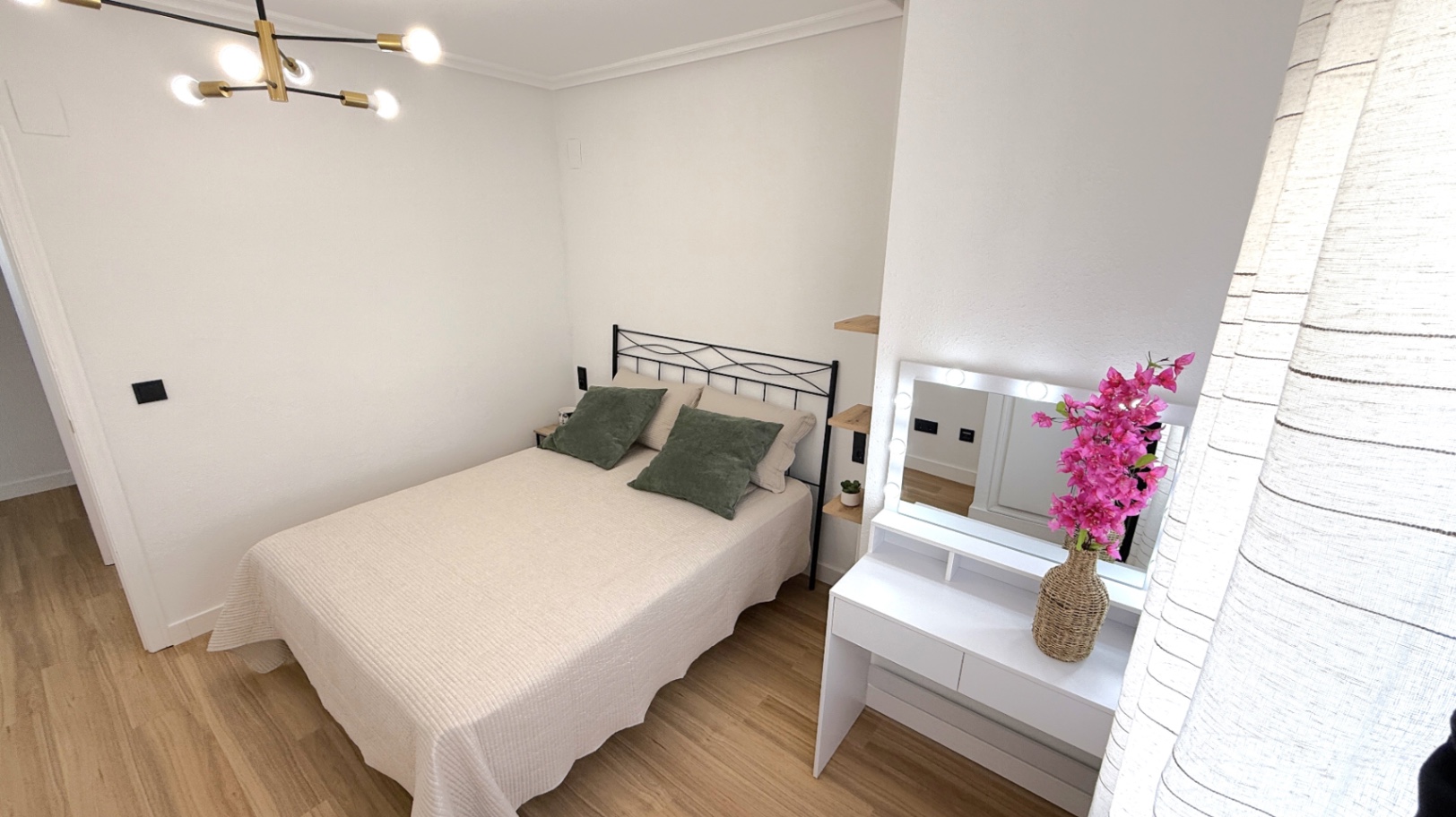For sale - 2 Bedroom 1 Bathroom Apartment in Torrevieja - Costa Blanca  - Alicante