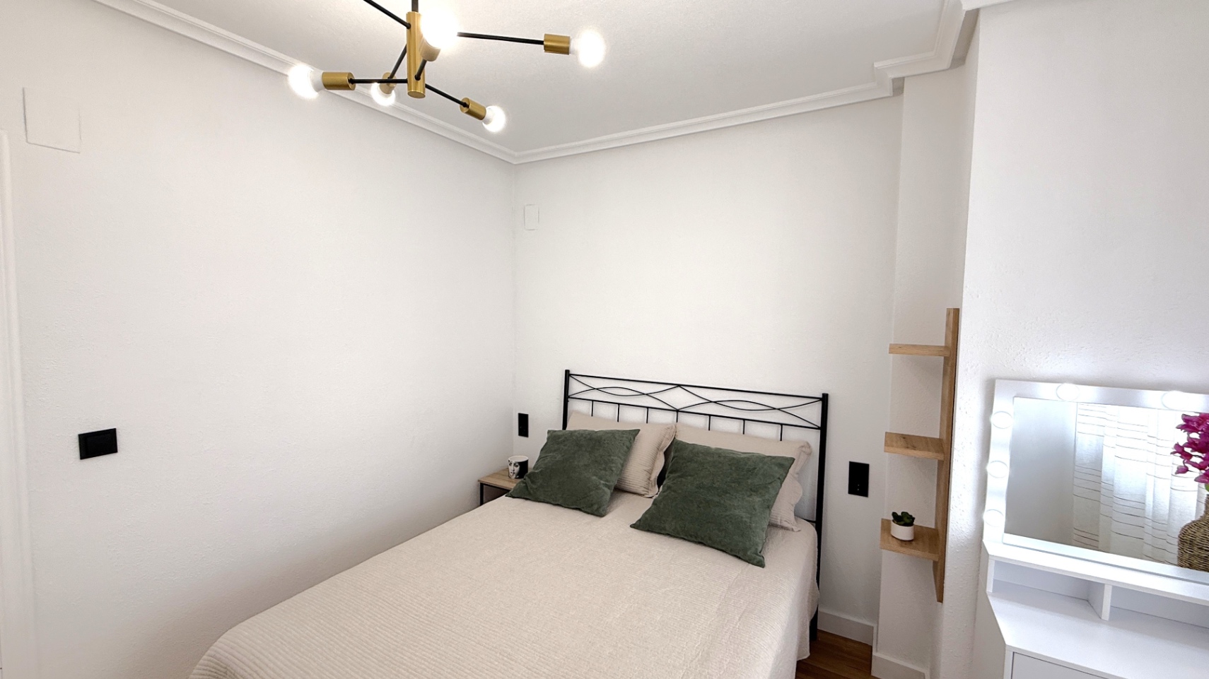 For sale - 2 Bedroom 1 Bathroom Apartment in Torrevieja - Costa Blanca  - Alicante