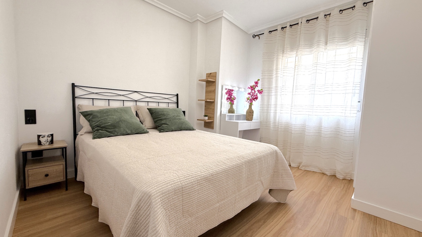 For sale - 2 Bedroom 1 Bathroom Apartment in Torrevieja - Costa Blanca  - Alicante