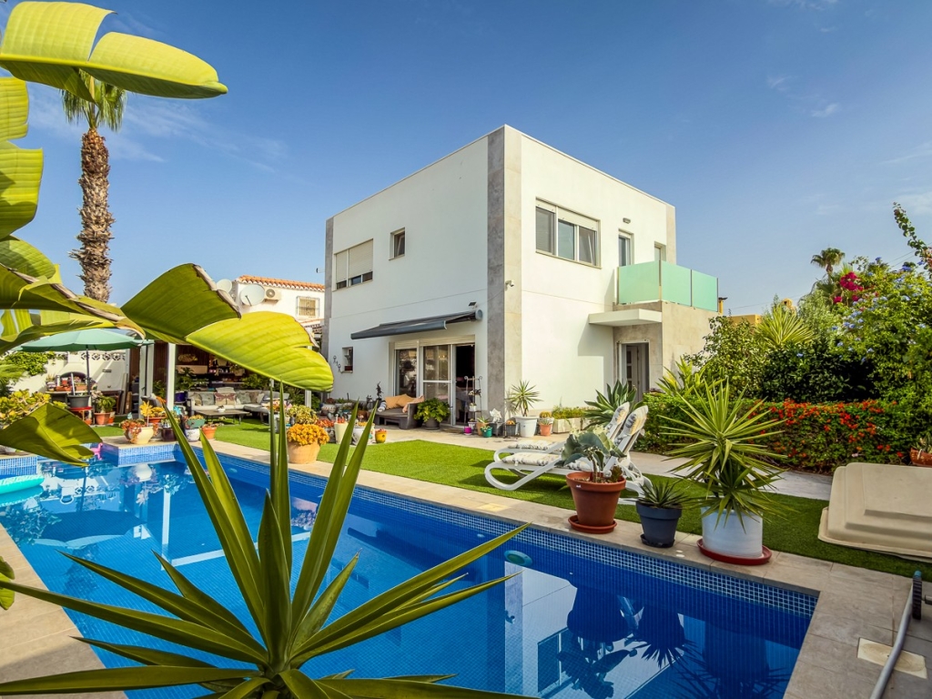 2 Bedroom 2 Bathroom Villa in Torrevieja