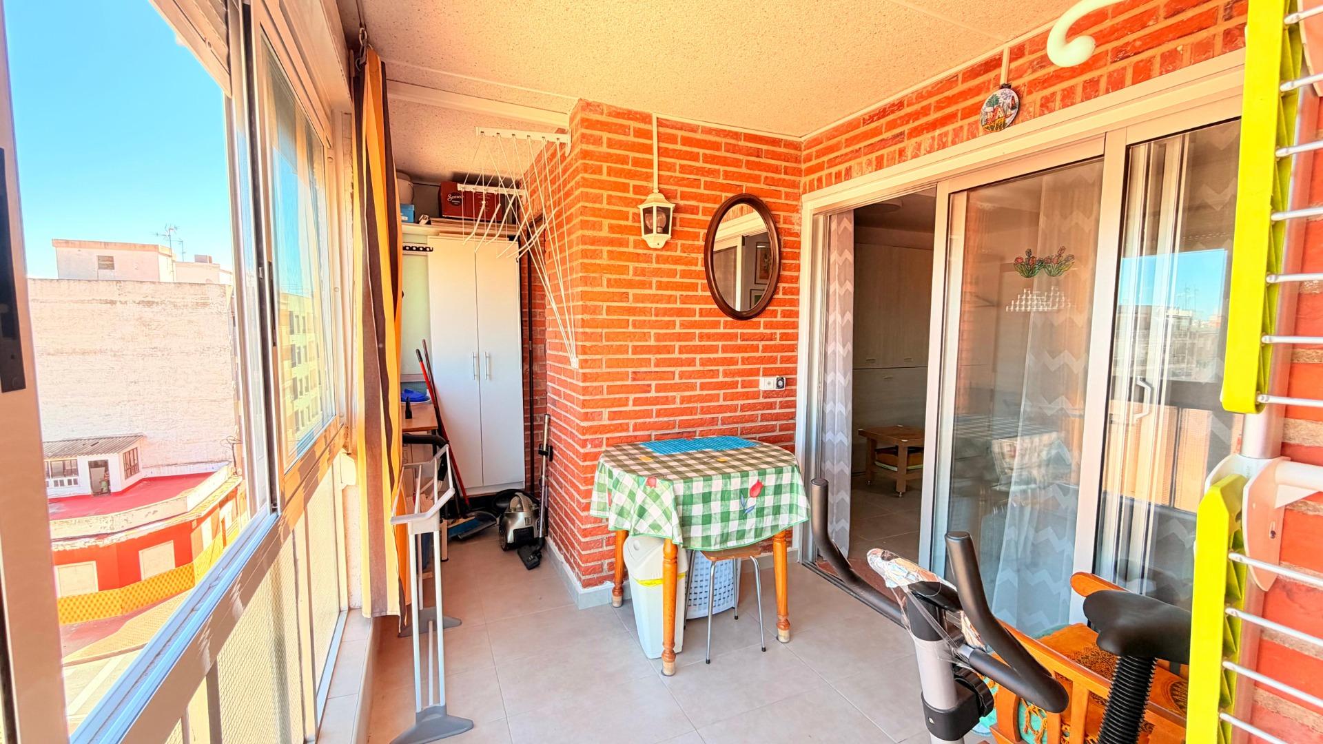 For sale - 2 Bedroom 1 Bathroom Apartment in Torrevieja - Playa De Los Naufragos  - Alicante