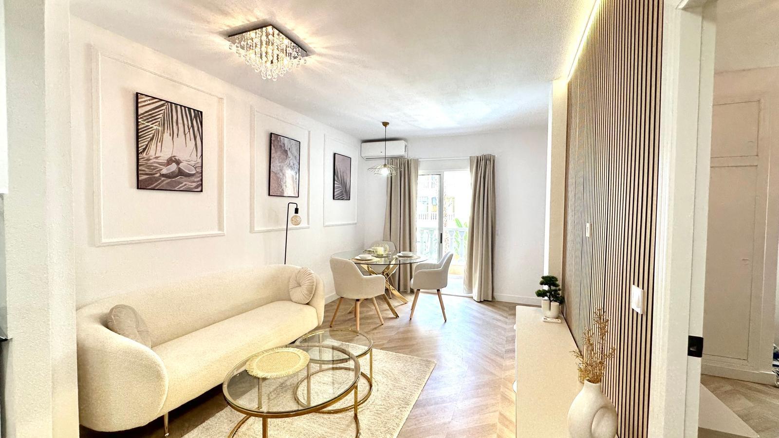 For sale - 2 Bedroom 1 Bathroom Apartment in Torrevieja - Centro  - Alicante