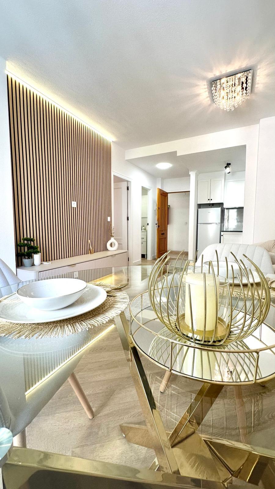 For sale - 2 Bedroom 1 Bathroom Apartment in Torrevieja - Centro  - Alicante
