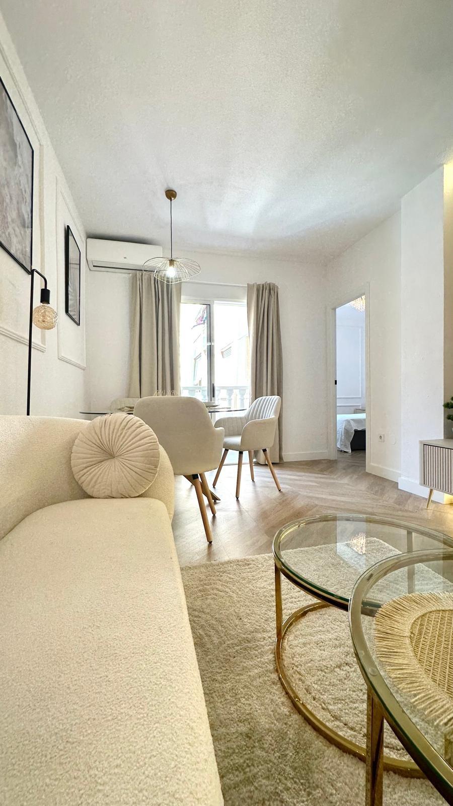 For sale - 2 Bedroom 1 Bathroom Apartment in Torrevieja - Centro  - Alicante
