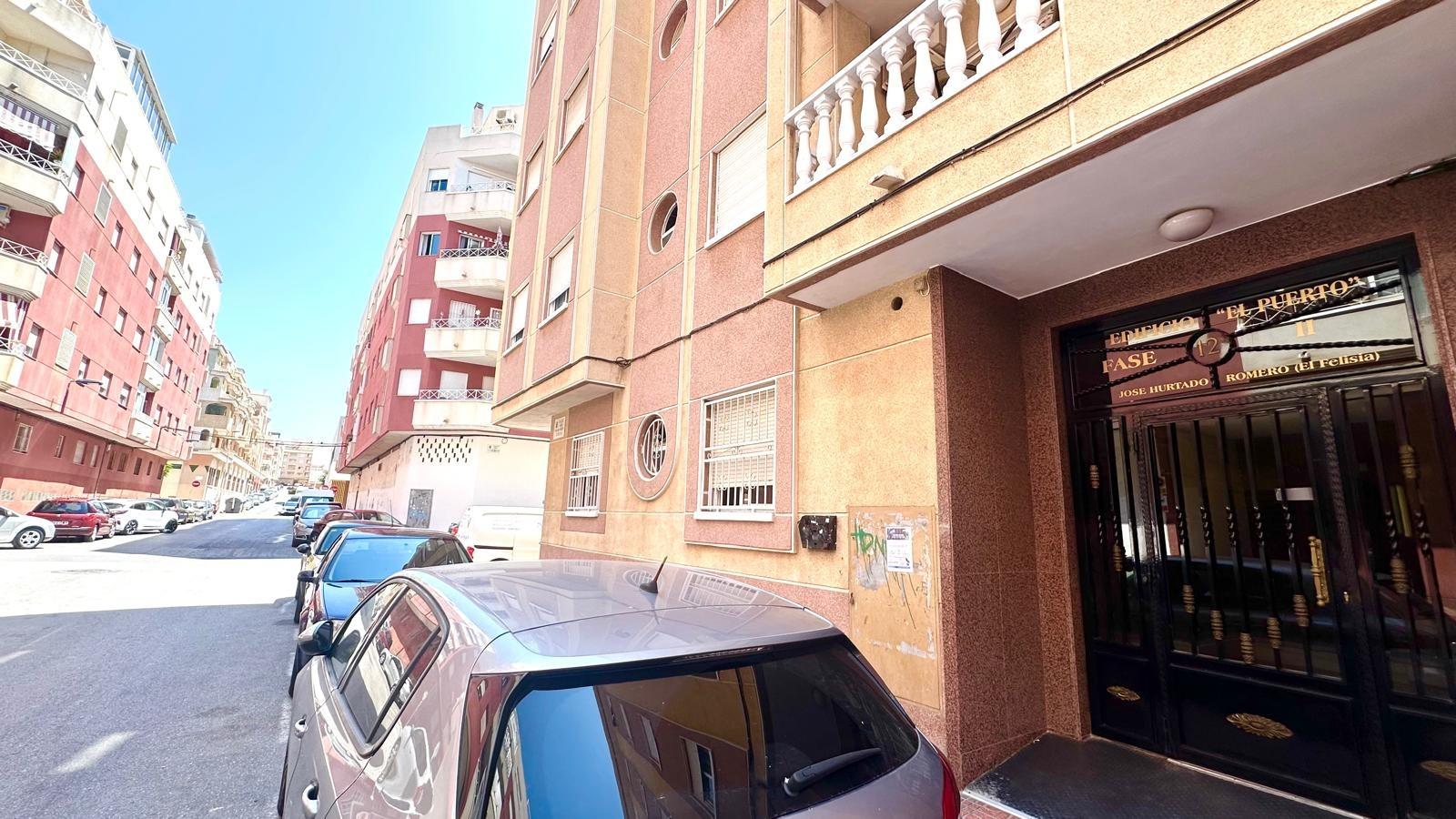 For sale - 2 Bedroom 1 Bathroom Apartment in Torrevieja - Centro  - Alicante