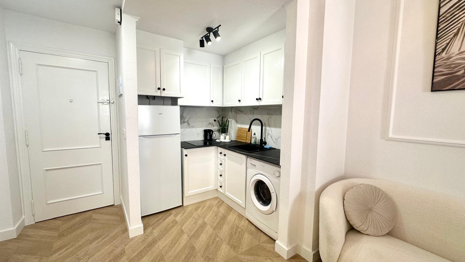 For sale - 2 Bedroom 1 Bathroom Apartment in Torrevieja - Centro  - Alicante