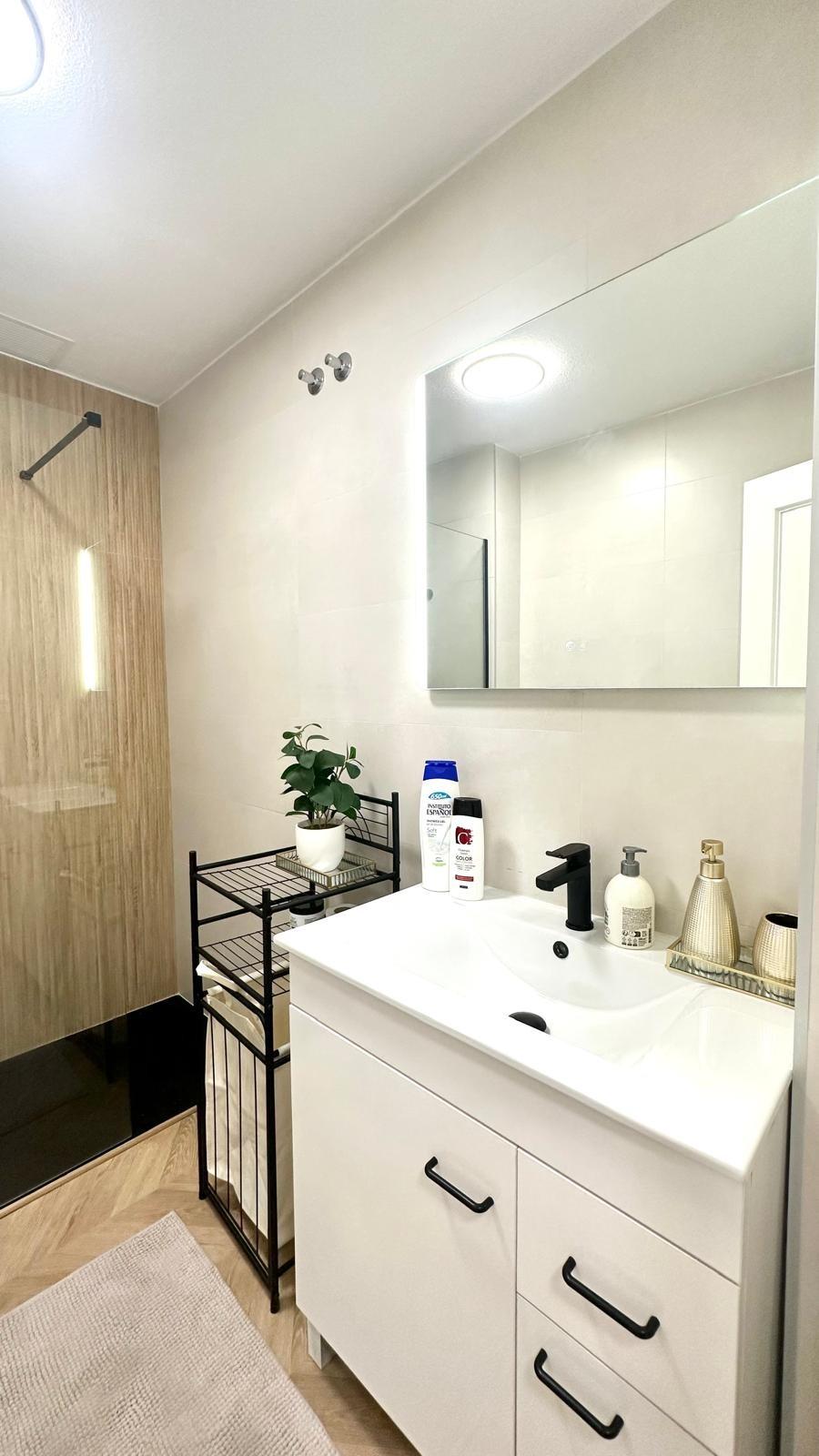 For sale - 2 Bedroom 1 Bathroom Apartment in Torrevieja - Centro  - Alicante