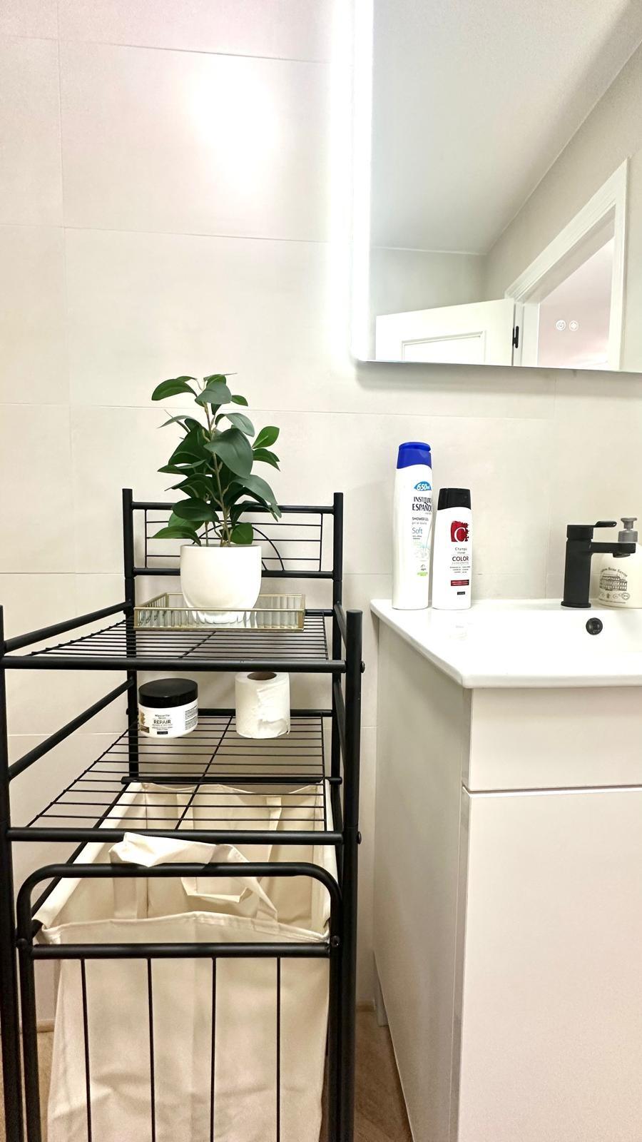 For sale - 2 Bedroom 1 Bathroom Apartment in Torrevieja - Centro  - Alicante