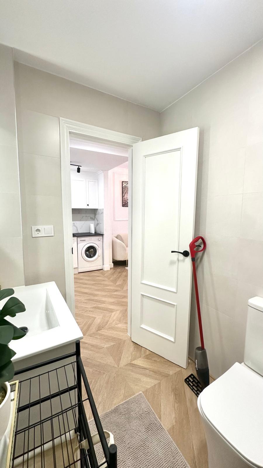 For sale - 2 Bedroom 1 Bathroom Apartment in Torrevieja - Centro  - Alicante