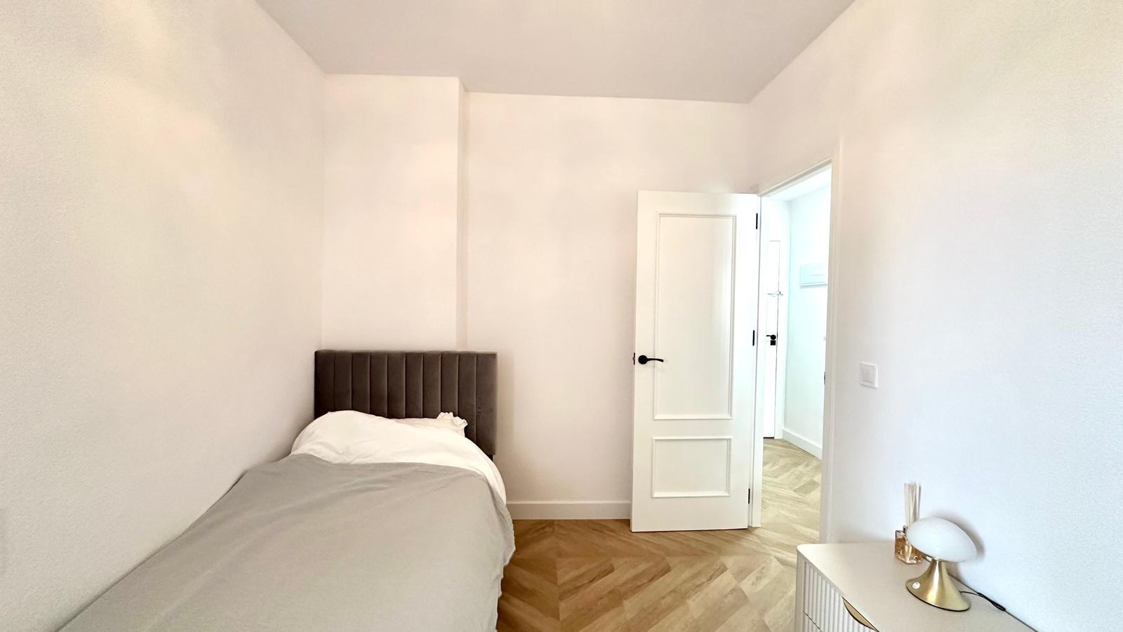 For sale - 2 Bedroom 1 Bathroom Apartment in Torrevieja - Centro  - Alicante