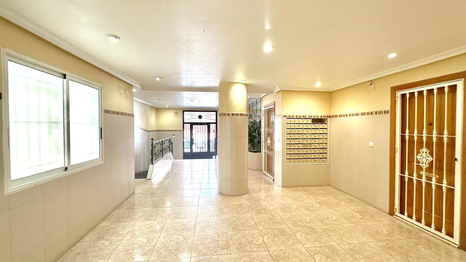 For sale - 2 Bedroom 1 Bathroom Apartment in Torrevieja - Centro  - Alicante