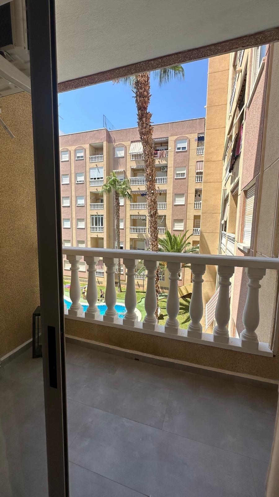 For sale - 2 Bedroom 1 Bathroom Apartment in Torrevieja - Centro  - Alicante