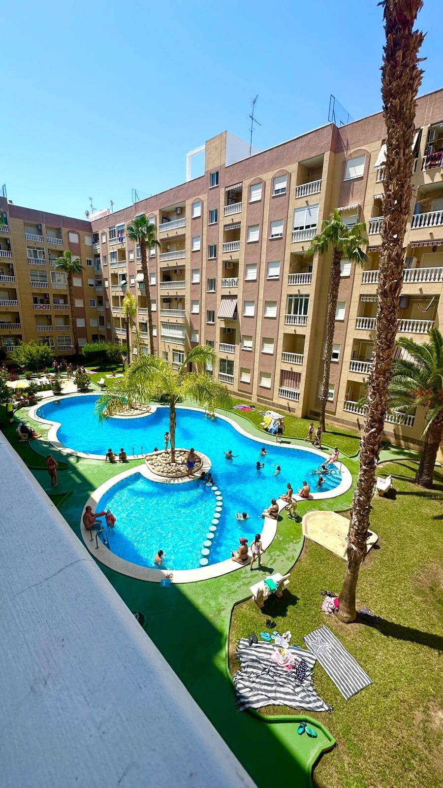 For sale - 2 Bedroom 1 Bathroom Apartment in Torrevieja - Centro  - Alicante
