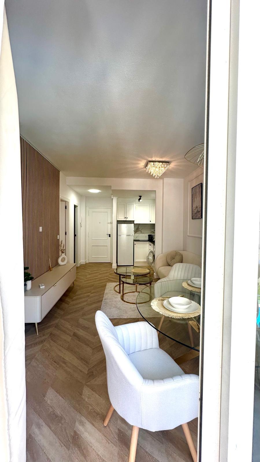 For sale - 2 Bedroom 1 Bathroom Apartment in Torrevieja - Centro  - Alicante