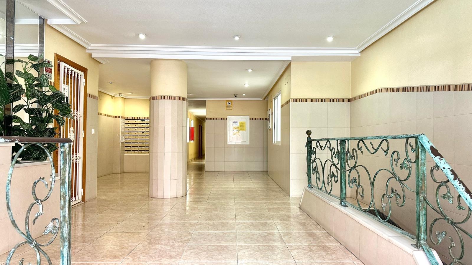 For sale - 2 Bedroom 1 Bathroom Apartment in Torrevieja - Centro  - Alicante