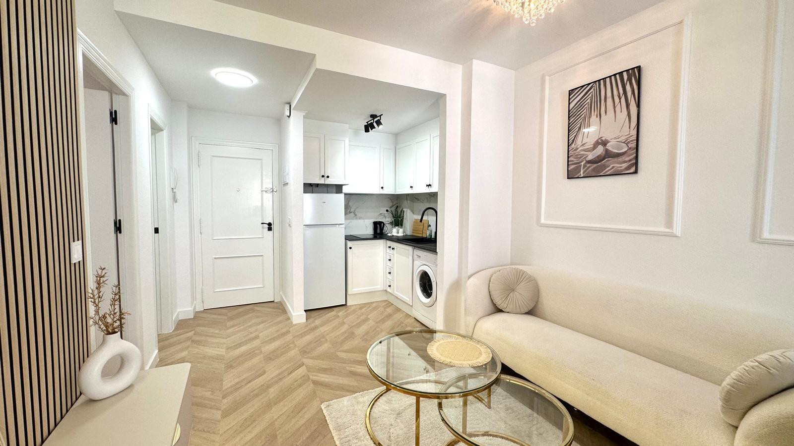 For sale - 2 Bedroom 1 Bathroom Apartment in Torrevieja - Centro  - Alicante