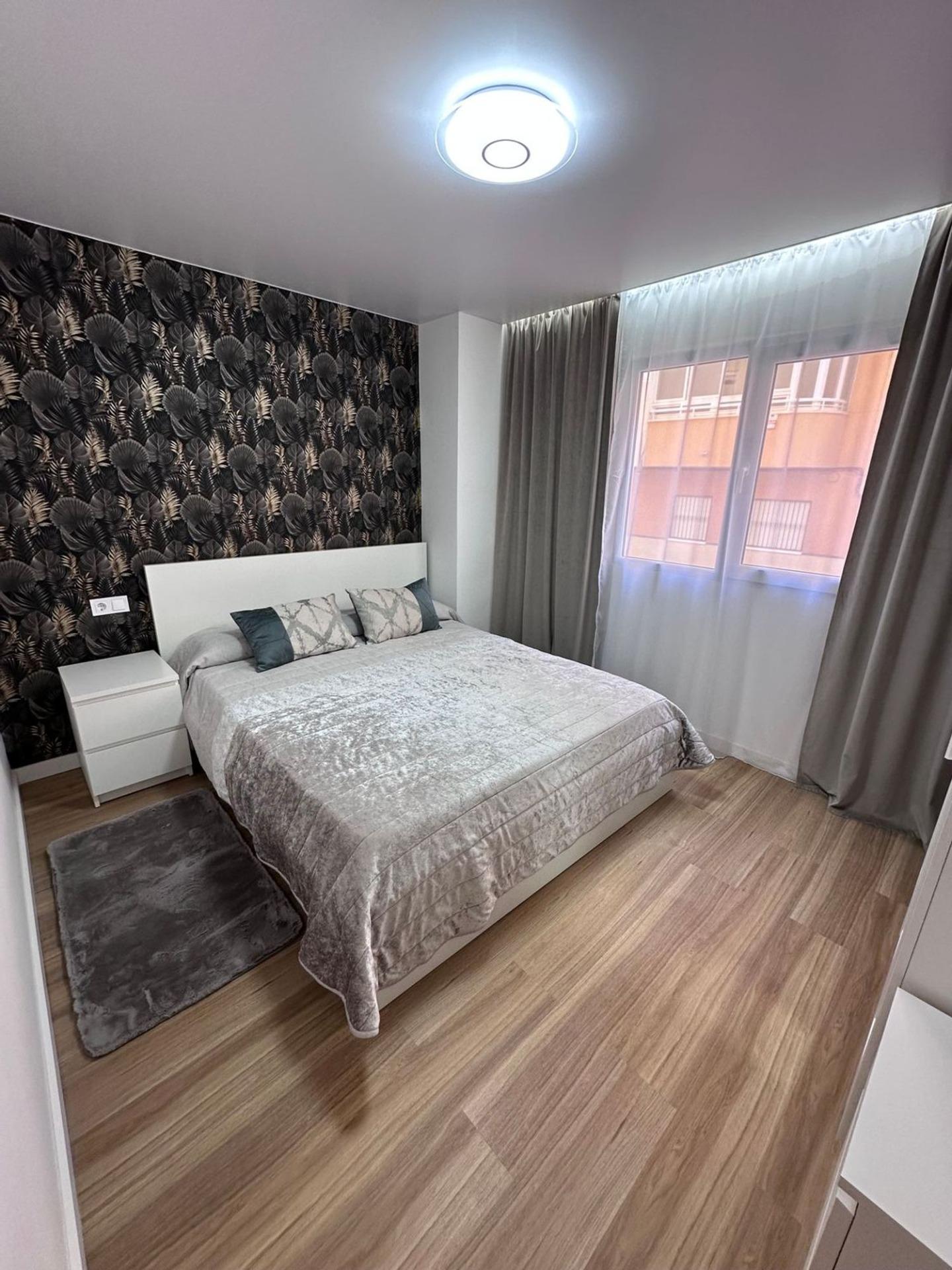 For sale - 2 Bedroom 1 Bathroom Apartment in Torrevieja - Estacion De Autobuses  - Alicante
