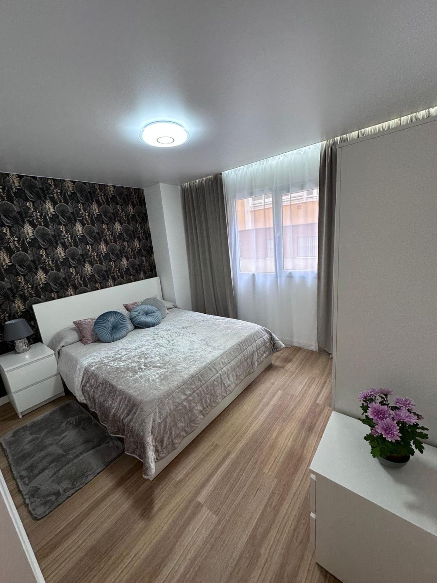 For sale - 2 Bedroom 1 Bathroom Apartment in Torrevieja - Estacion De Autobuses  - Alicante