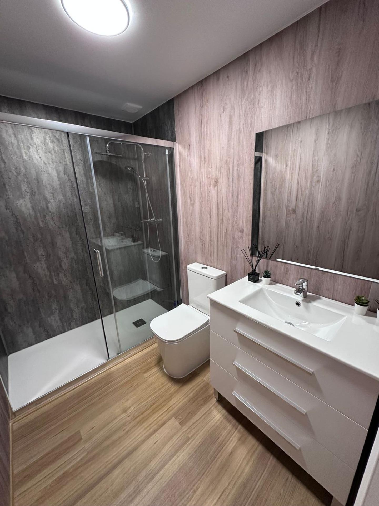 For sale - 2 Bedroom 1 Bathroom Apartment in Torrevieja - Estacion De Autobuses  - Alicante
