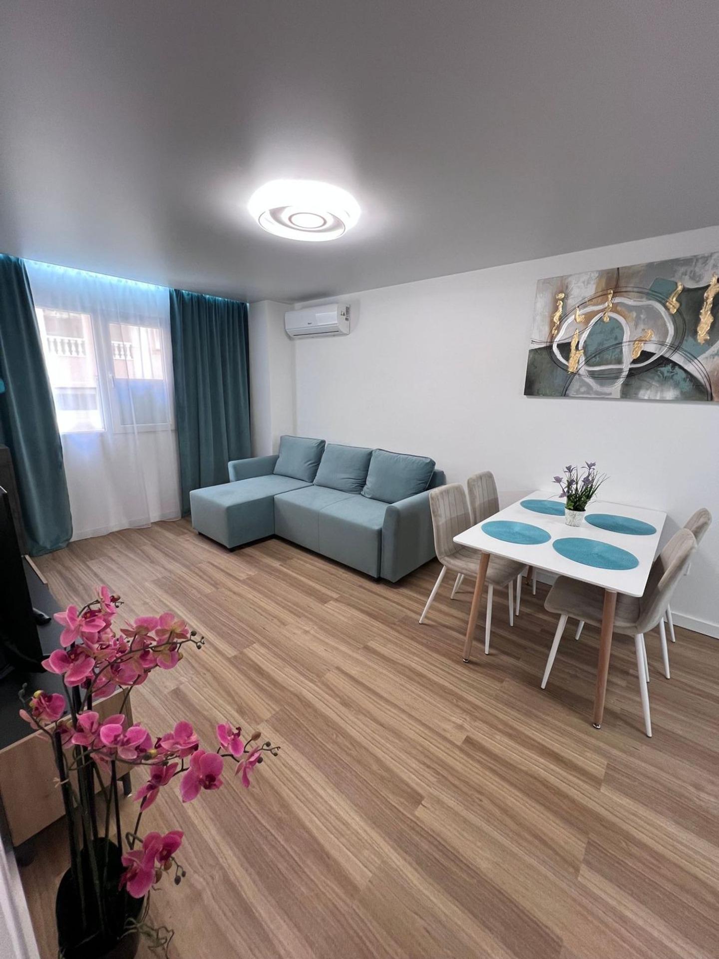 For sale - 2 Bedroom 1 Bathroom Apartment in Torrevieja - Estacion De Autobuses  - Alicante