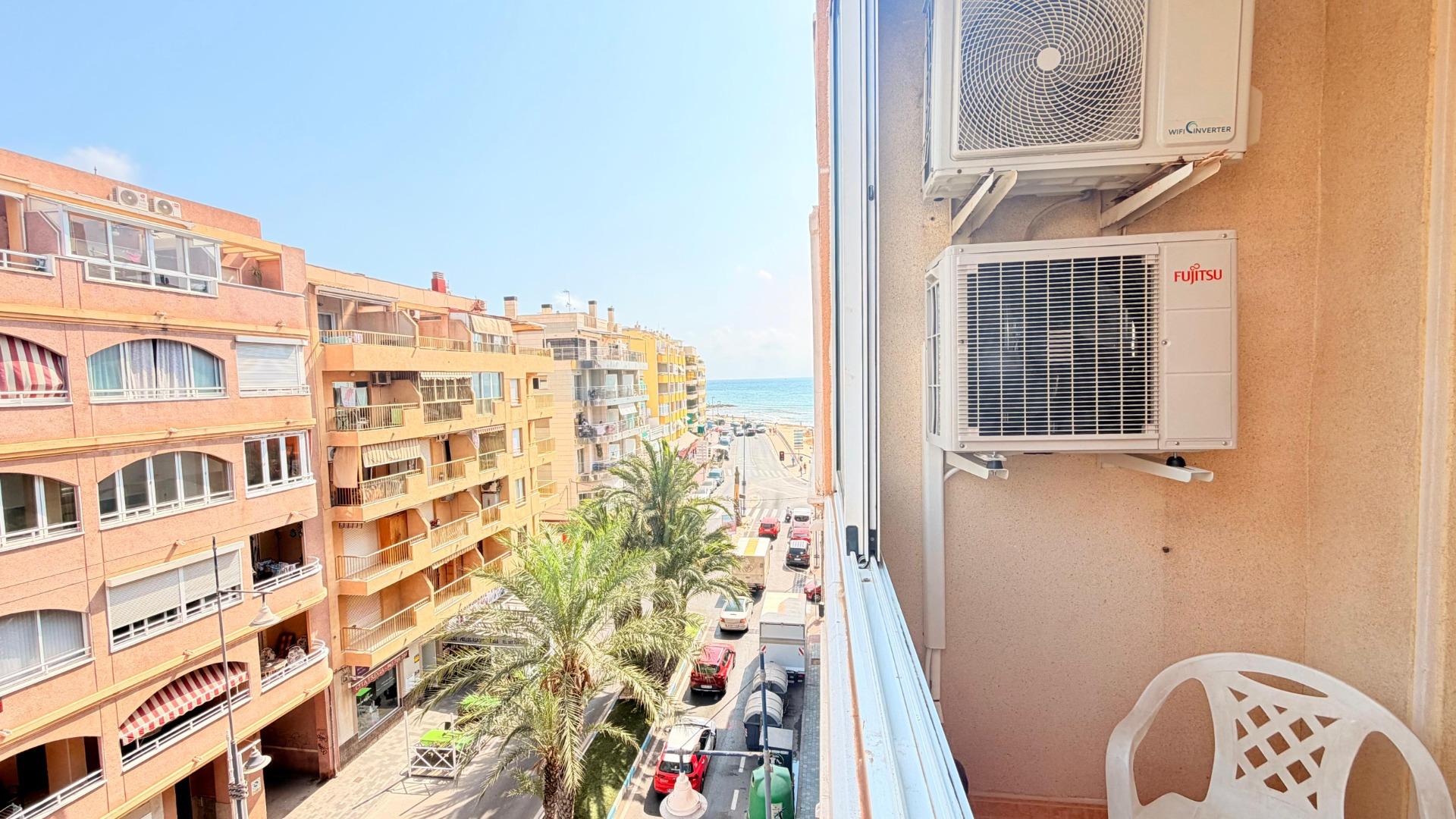 For sale - 2 Bedroom 1 Bathroom Apartment in Torrevieja - Curva Del Palangre  - Alicante