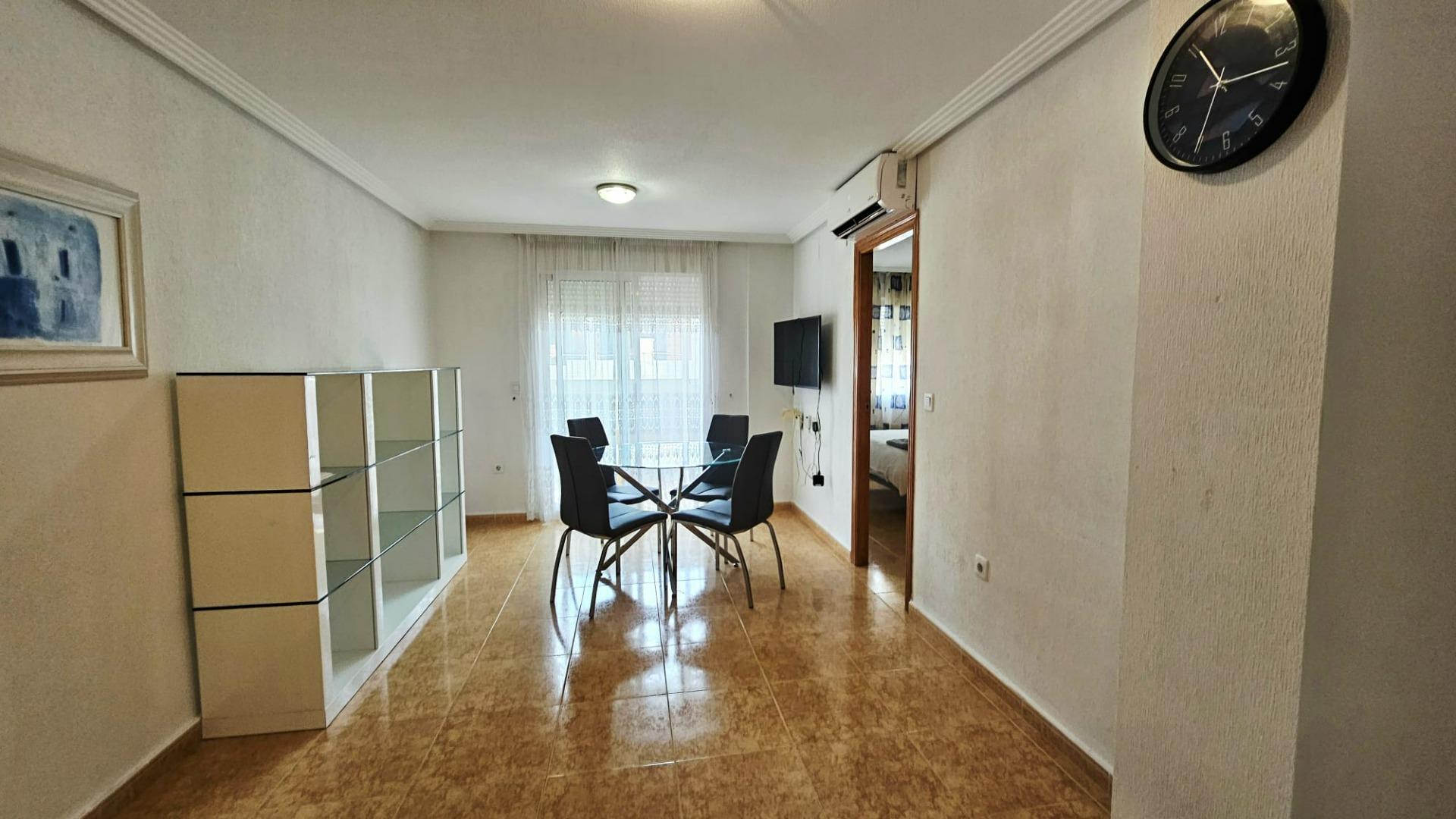 For sale - 2 Bedroom 1 Bathroom Apartment in Torrevieja - Curva Del Palangre  - Alicante
