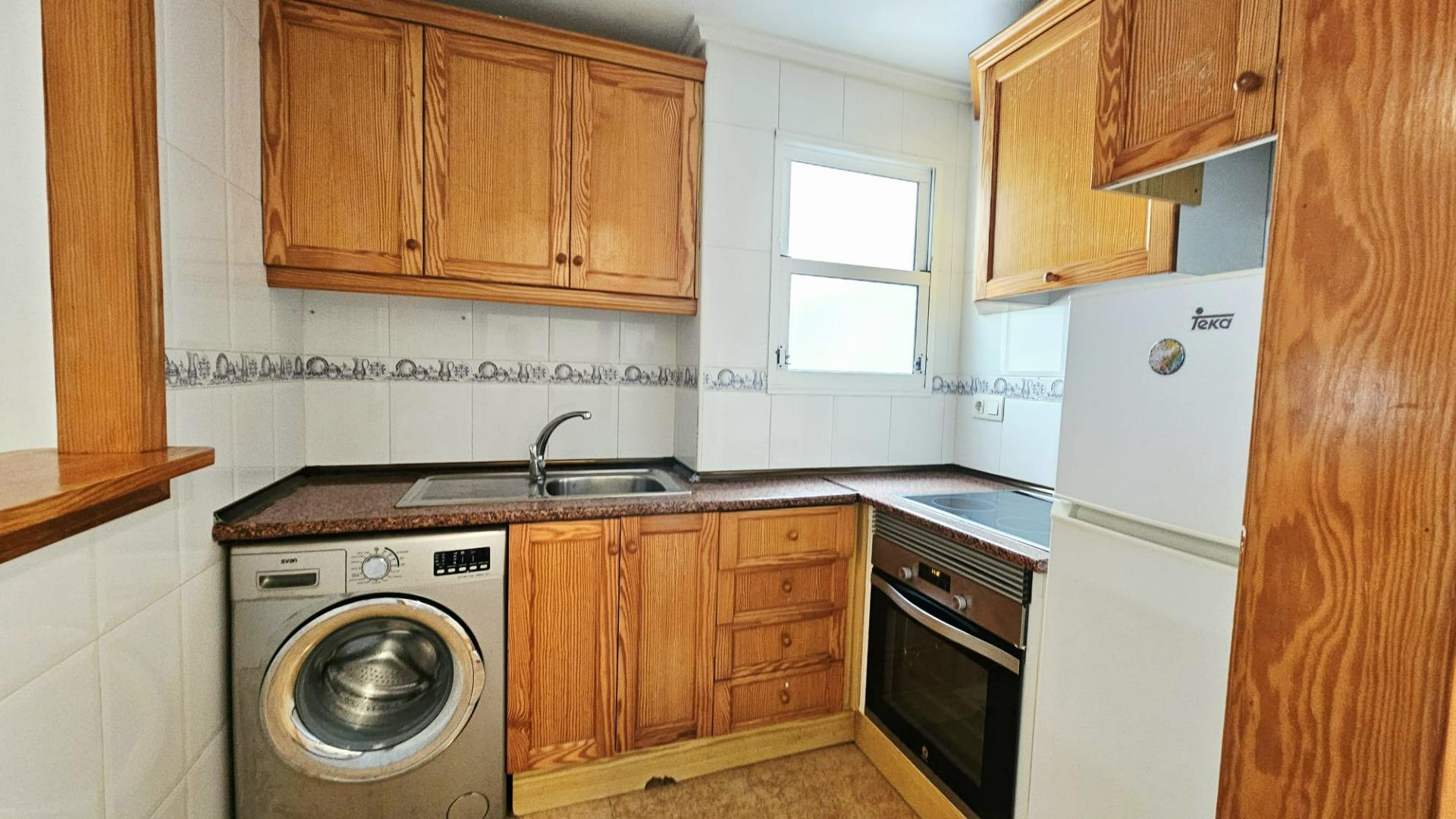 For sale - 2 Bedroom 1 Bathroom Apartment in Torrevieja - Curva Del Palangre  - Alicante