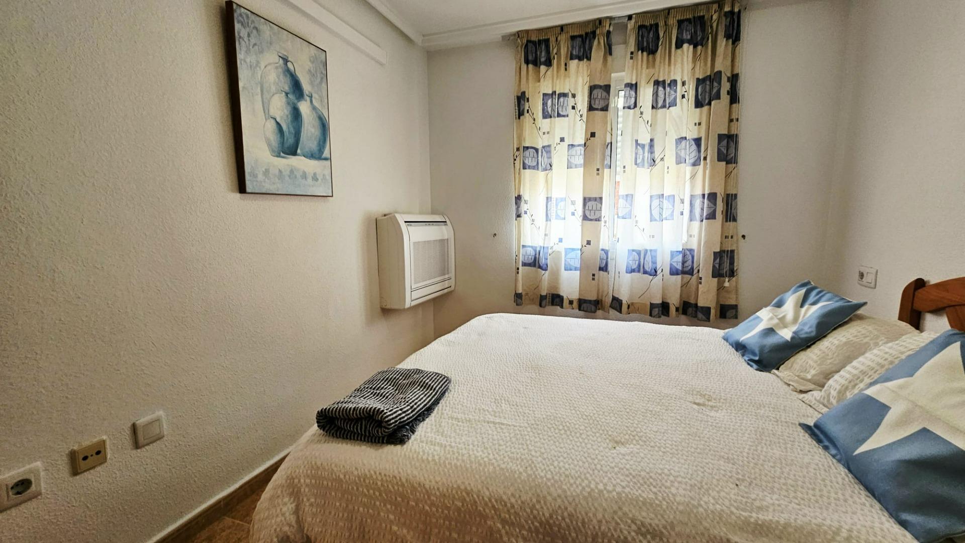 For sale - 2 Bedroom 1 Bathroom Apartment in Torrevieja - Curva Del Palangre  - Alicante