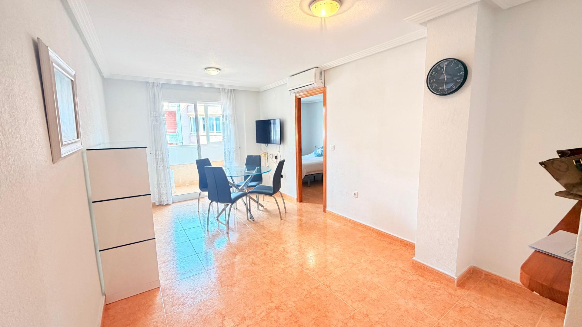 For sale - 2 Bedroom 1 Bathroom Apartment in Torrevieja - Curva Del Palangre  - Alicante