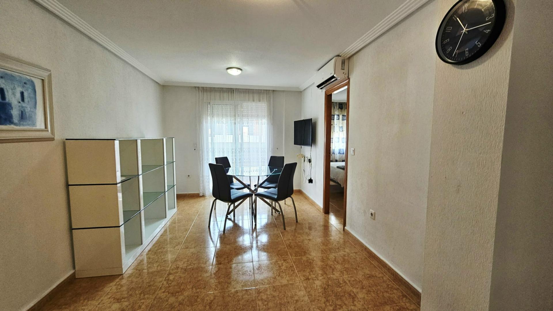 For sale - 2 Bedroom 1 Bathroom Apartment in Torrevieja - Curva Del Palangre  - Alicante