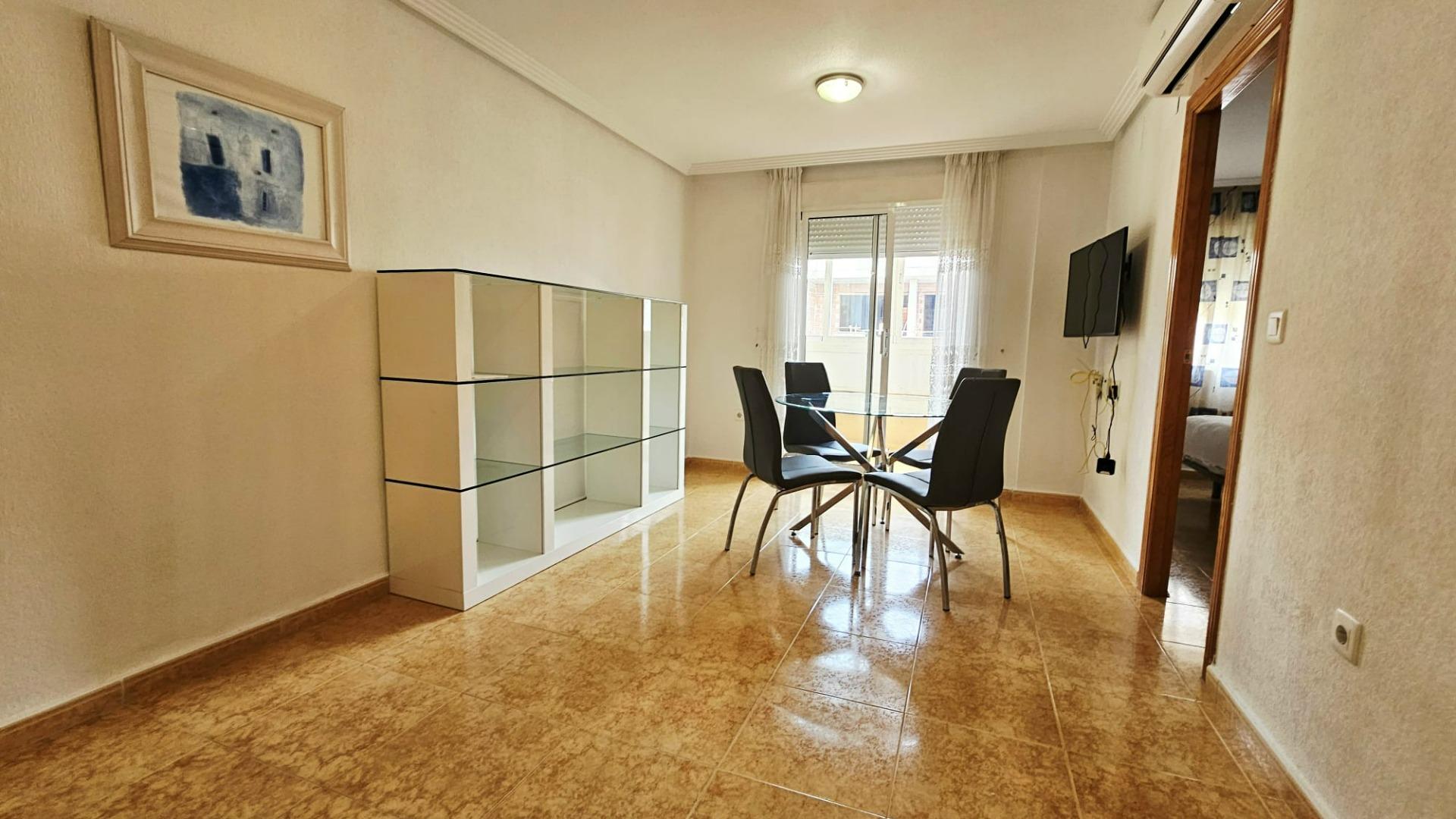 For sale - 2 Bedroom 1 Bathroom Apartment in Torrevieja - Curva Del Palangre  - Alicante