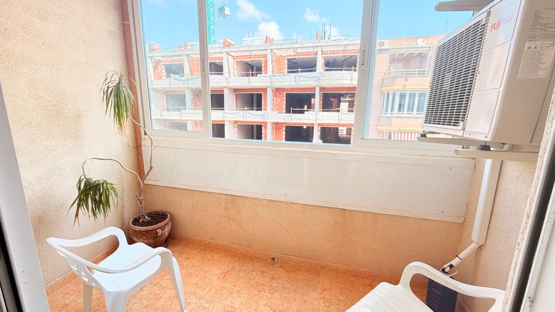 For sale - 2 Bedroom 1 Bathroom Apartment in Torrevieja - Curva Del Palangre  - Alicante
