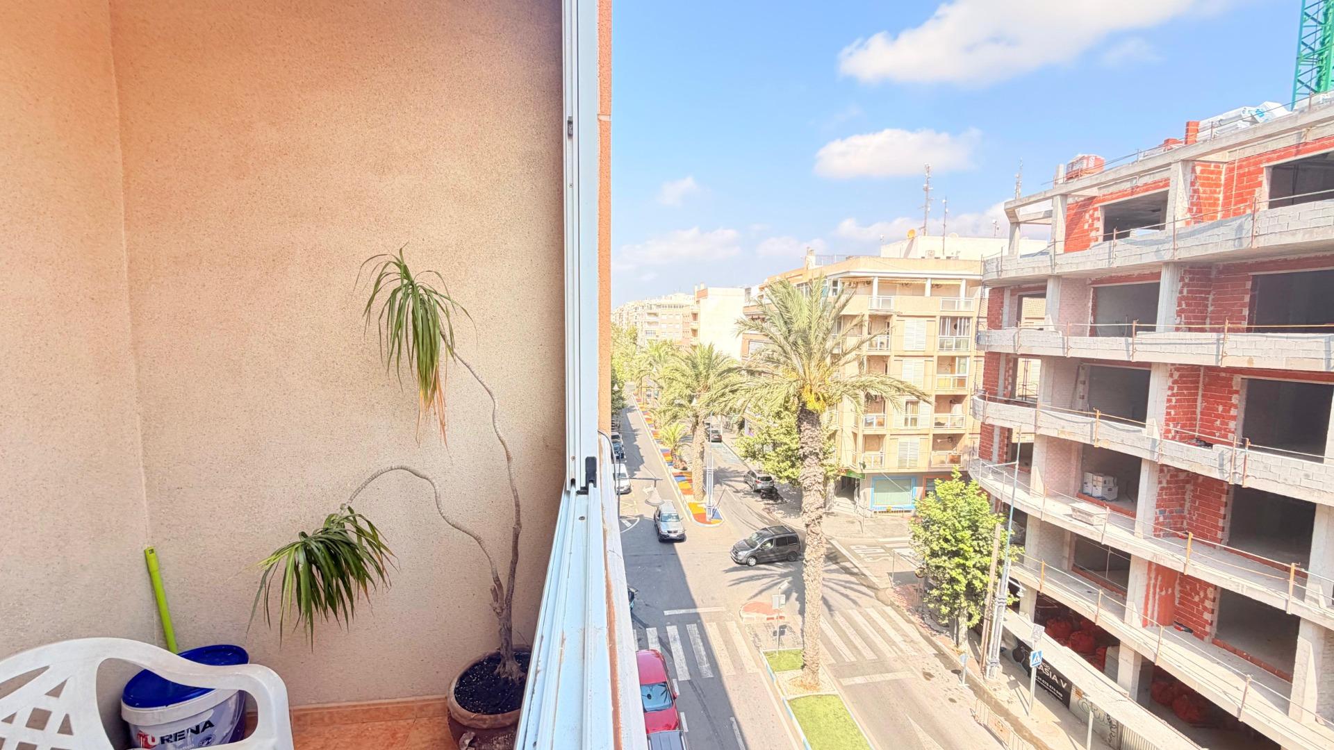For sale - 2 Bedroom 1 Bathroom Apartment in Torrevieja - Curva Del Palangre  - Alicante