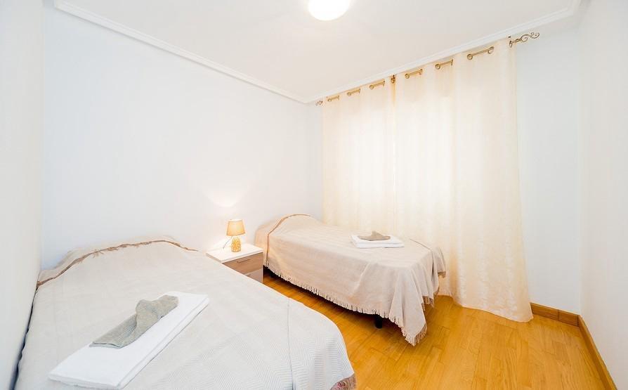 For sale - 2 Bedroom 1 Bathroom Apartment in Torrevieja - Playa Del Cura  - Alicante
