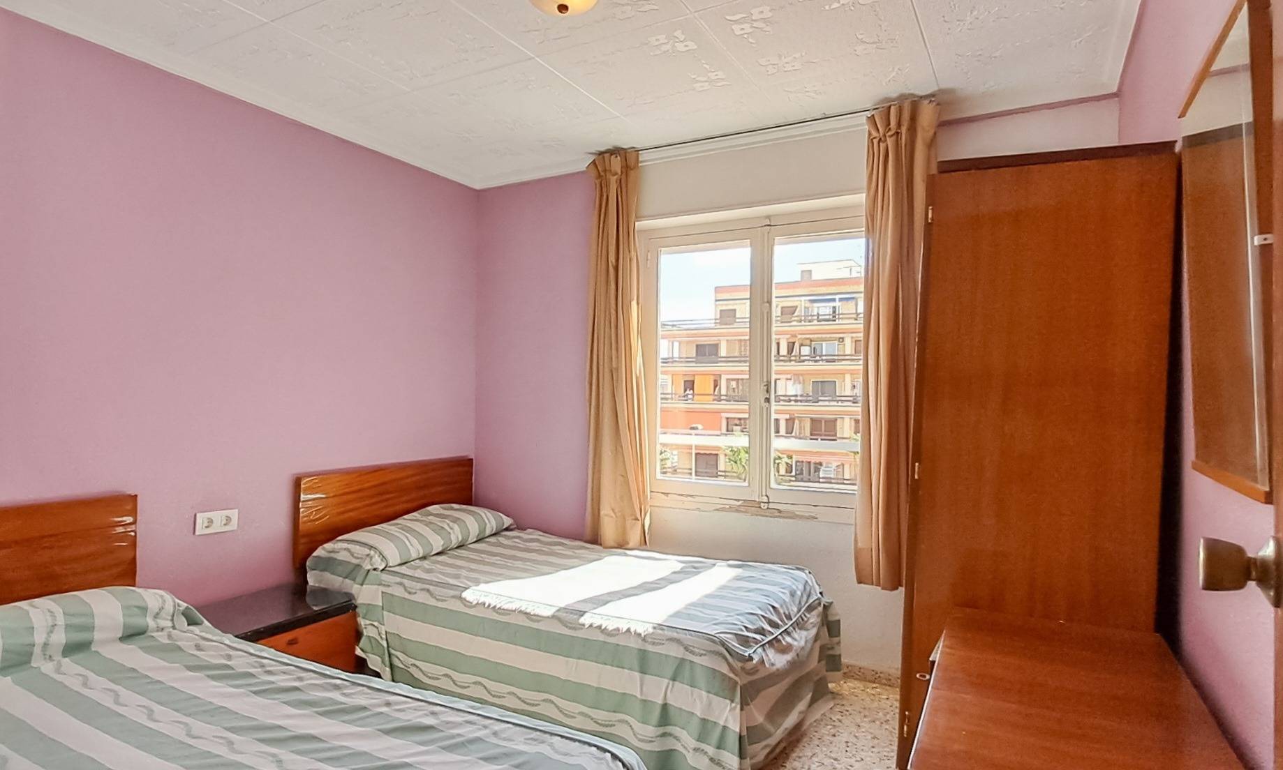 For sale - 3 Bedroom 2 Bathroom Penthouse in Torrevieja - Playa De Los Naufragos  - Alicante