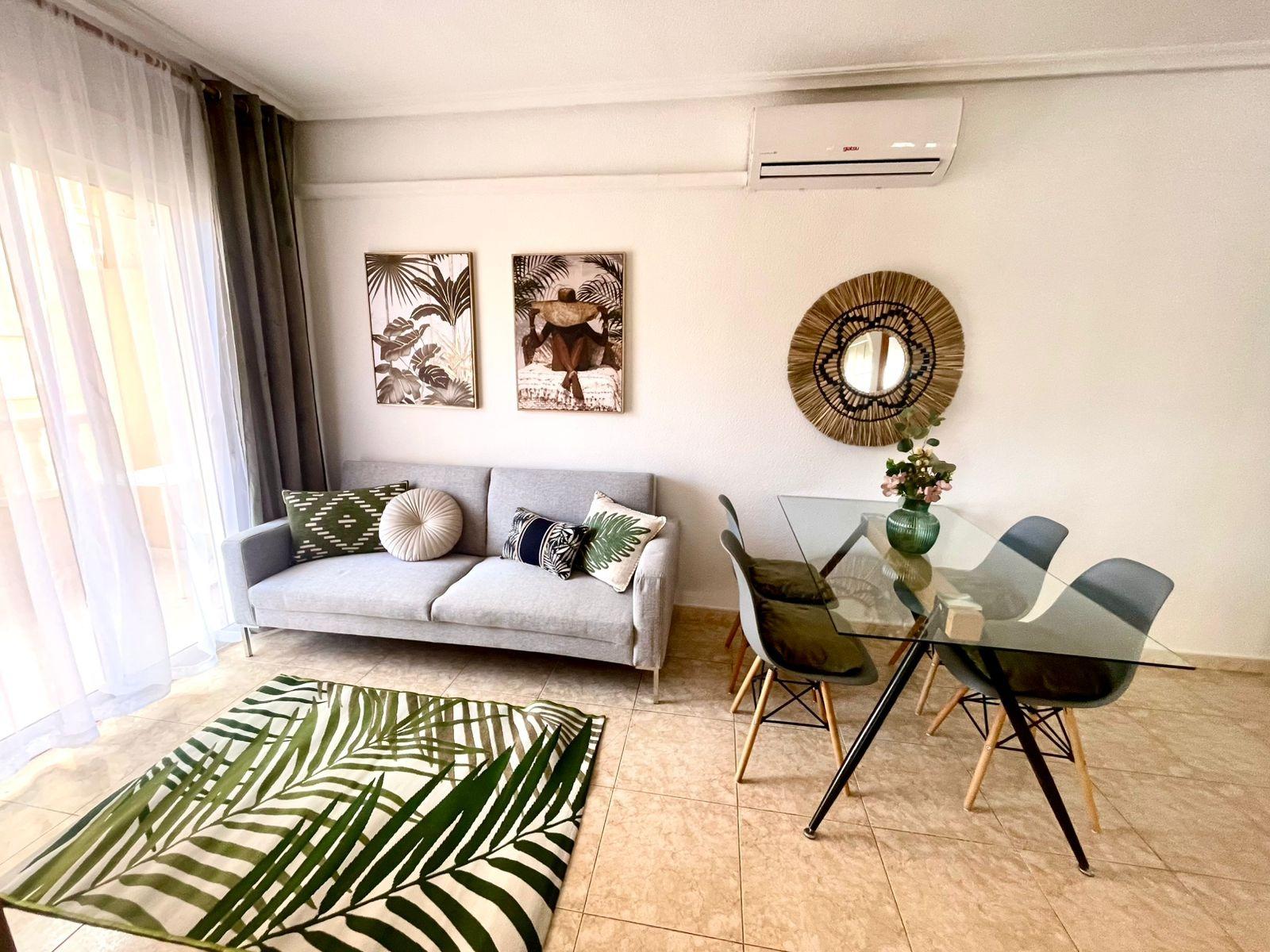 For sale - 2 Bedroom 1 Bathroom Apartment in Torrevieja - Centro  - Alicante
