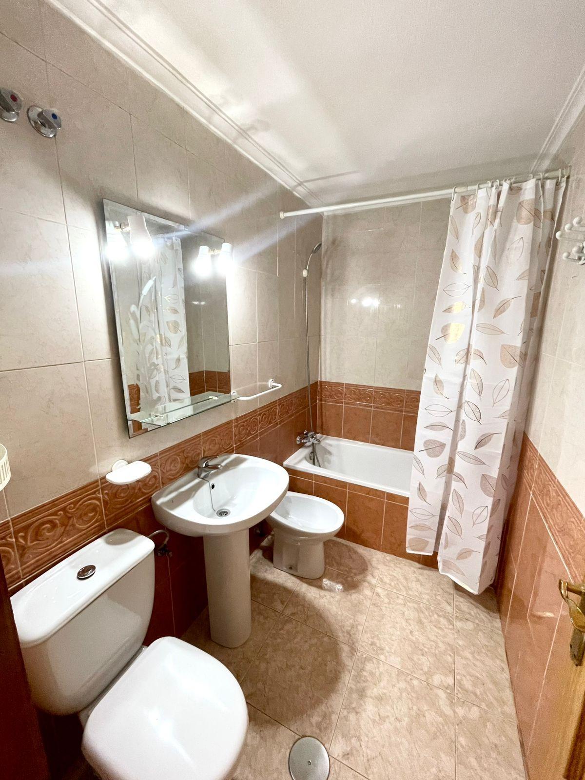 For sale - 2 Bedroom 1 Bathroom Apartment in Torrevieja - Centro  - Alicante