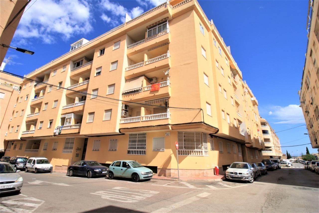 For sale - 2 Bedroom 1 Bathroom Apartment in Torrevieja - Centro  - Alicante