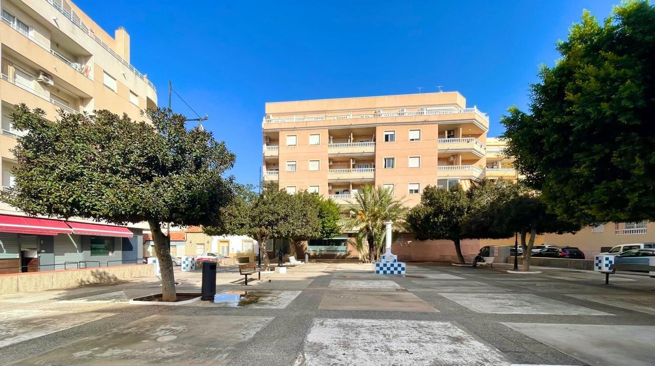 For sale - 2 Bedroom 1 Bathroom Apartment in Torrevieja - Centro  - Alicante
