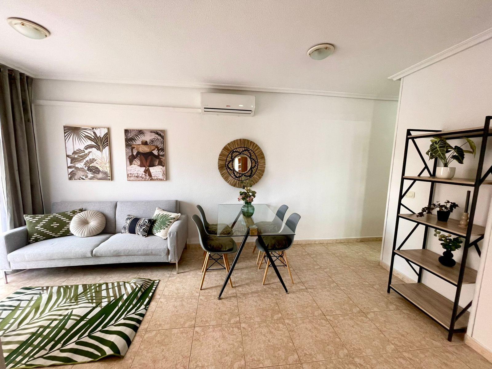 For sale - 2 Bedroom 1 Bathroom Apartment in Torrevieja - Centro  - Alicante