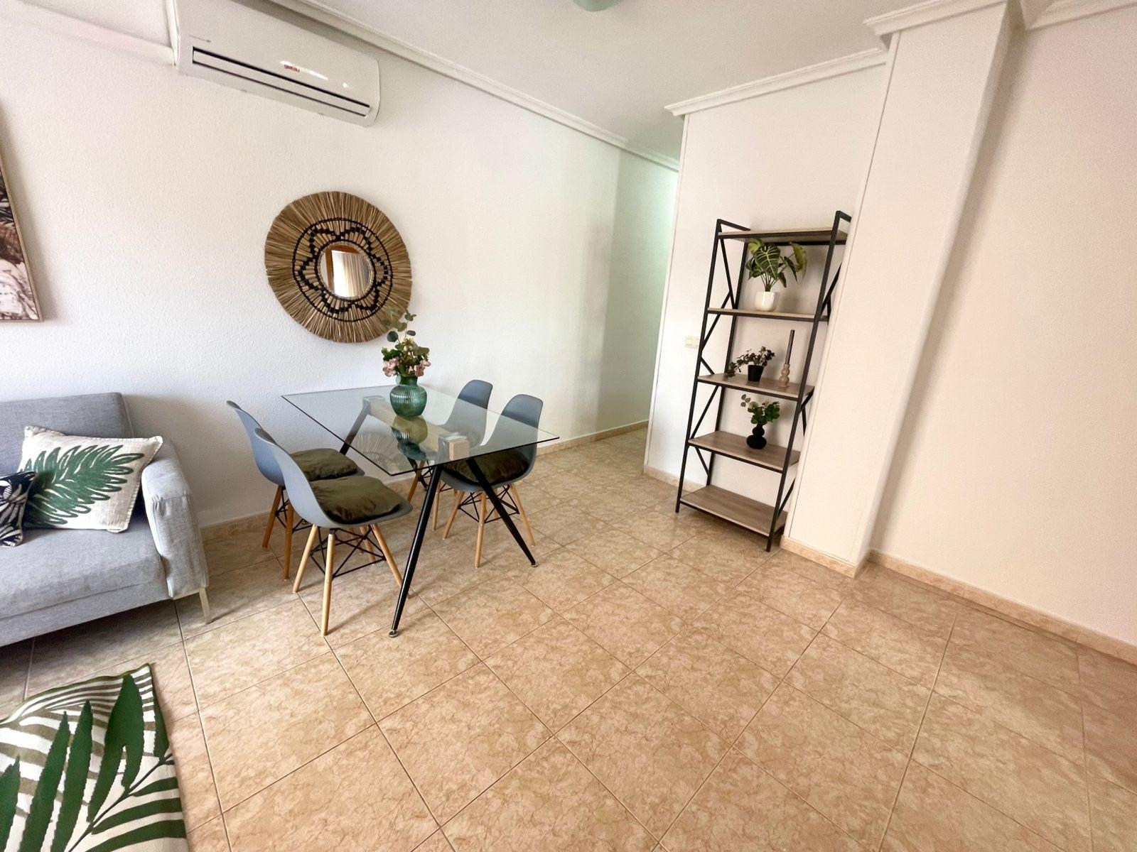 For sale - 2 Bedroom 1 Bathroom Apartment in Torrevieja - Centro  - Alicante