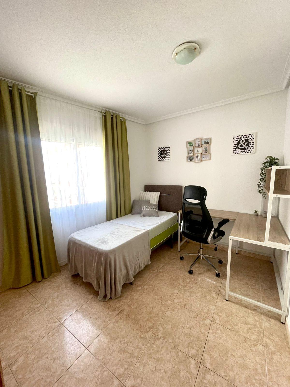 For sale - 2 Bedroom 1 Bathroom Apartment in Torrevieja - Centro  - Alicante